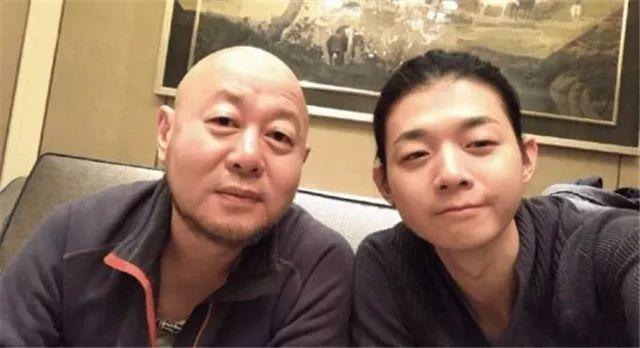 看看霍尊和火风很像,再看看《歌手》霍尊和腾格尔真的也挺像!