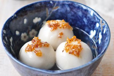 元宵,汤圆是元宵节必不可少的美食.这两种食物总让很多人分不清楚.