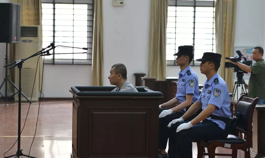 刚刚,刑满男子"杀害狱警,刺伤法官"案一审被判死刑