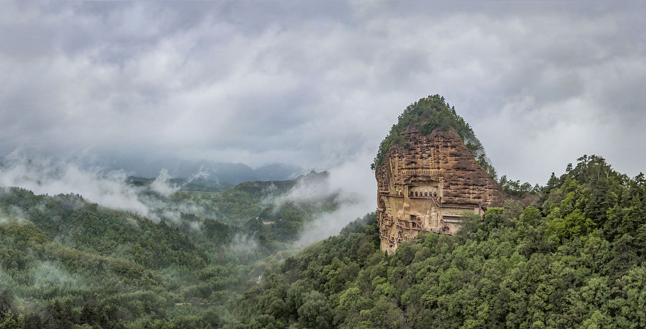 来我的家乡过长假# 甘肃天水麦积山,那是一座蕴藏着无尽历史底蕴和