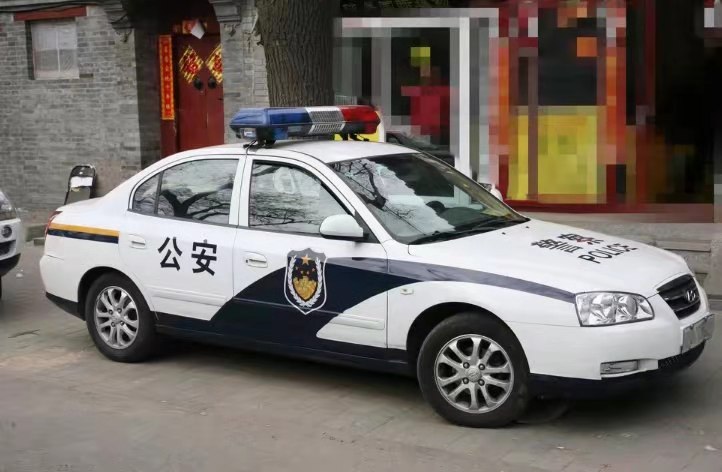 见过国内最豪华的警车,警用版大奔?炫酷拉风到极致,太拉风