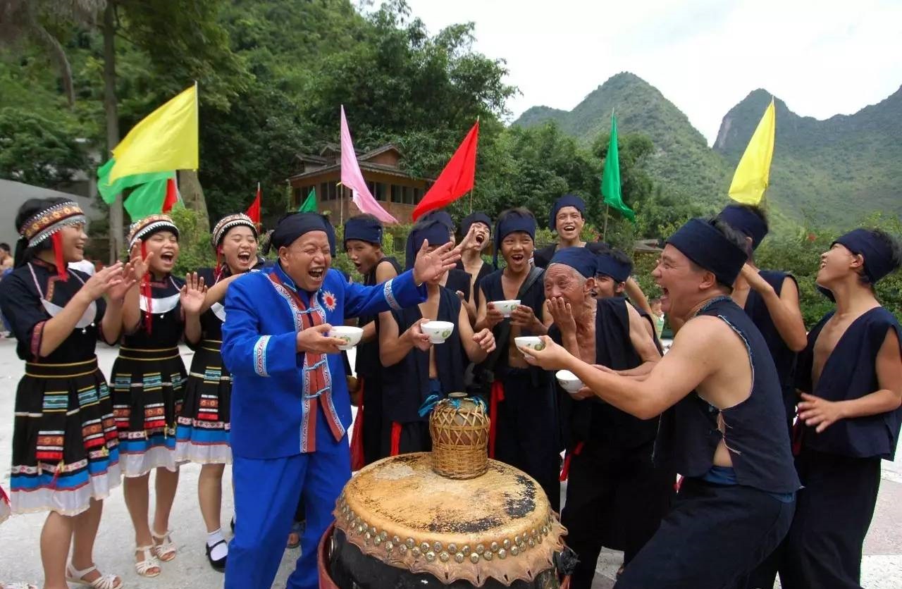 铜鼓舞,是云南省文山壮族苗族自治州流传最广,影响最大的古老舞种之一