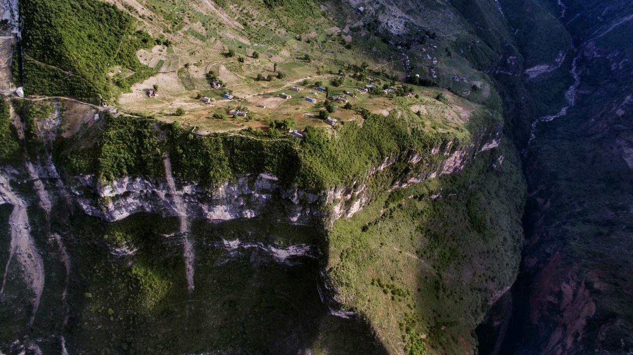 悬崖村全景图图片