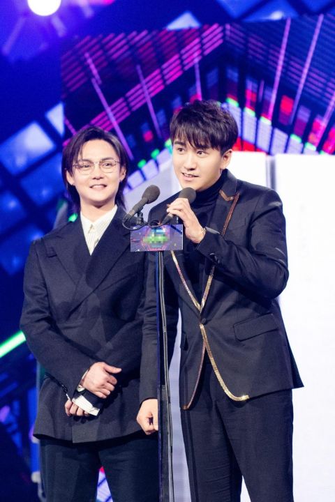 尹正和翟天临现身颁奖典礼 携新剧摘得奖项