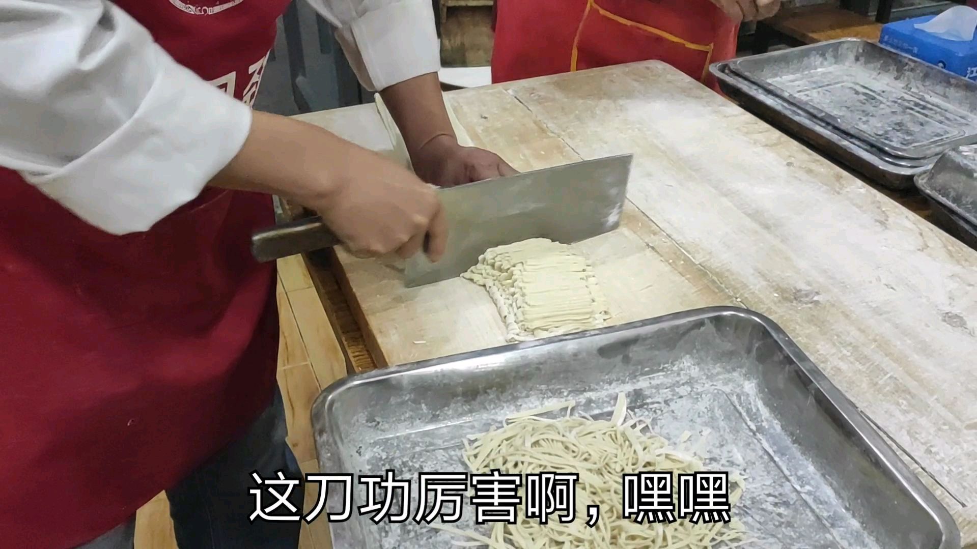 实拍:漯河双汇路最好吃的手擀面,看看是怎么做的呢