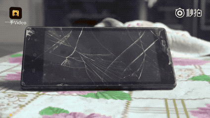 生活实苦,但请你足够相信:整车西瓜摔碎后,司机却坐路边吃瓜