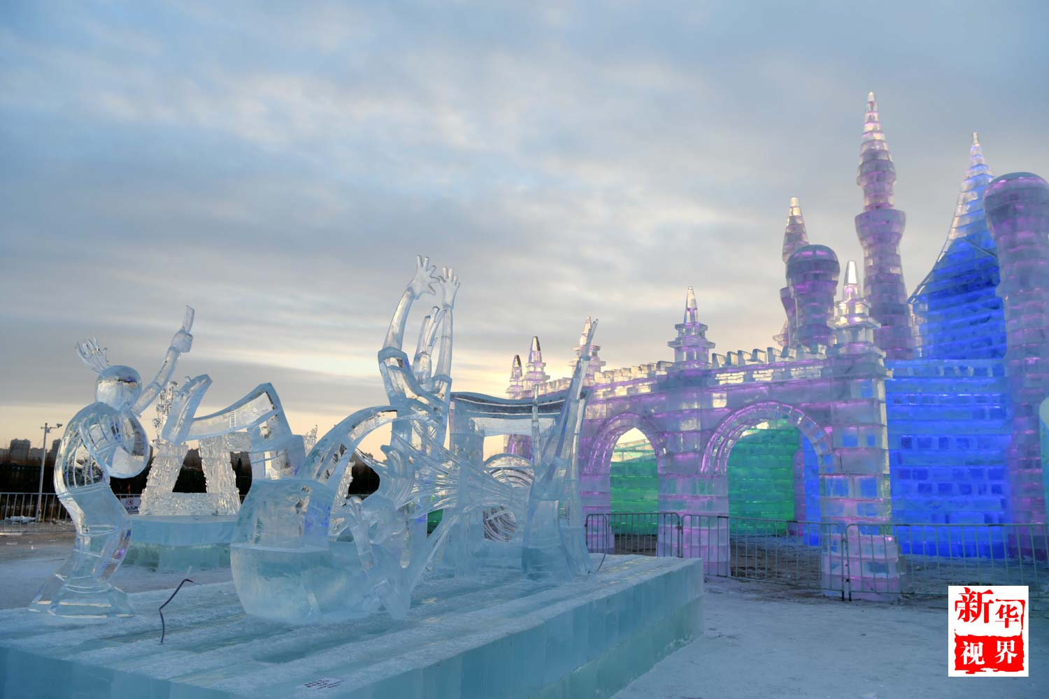 有一个美丽的传说,精美的冰雕会唱歌