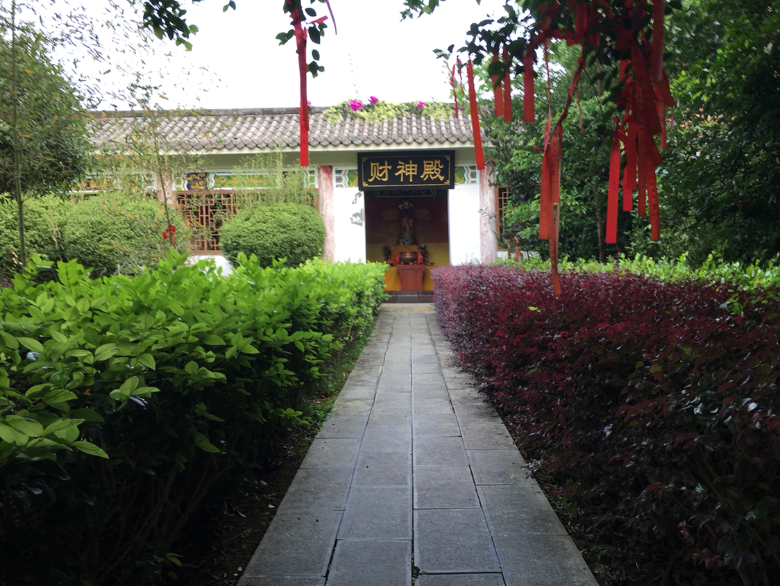 求佛还愿,贞丰双乳峰景区内的贞观寺