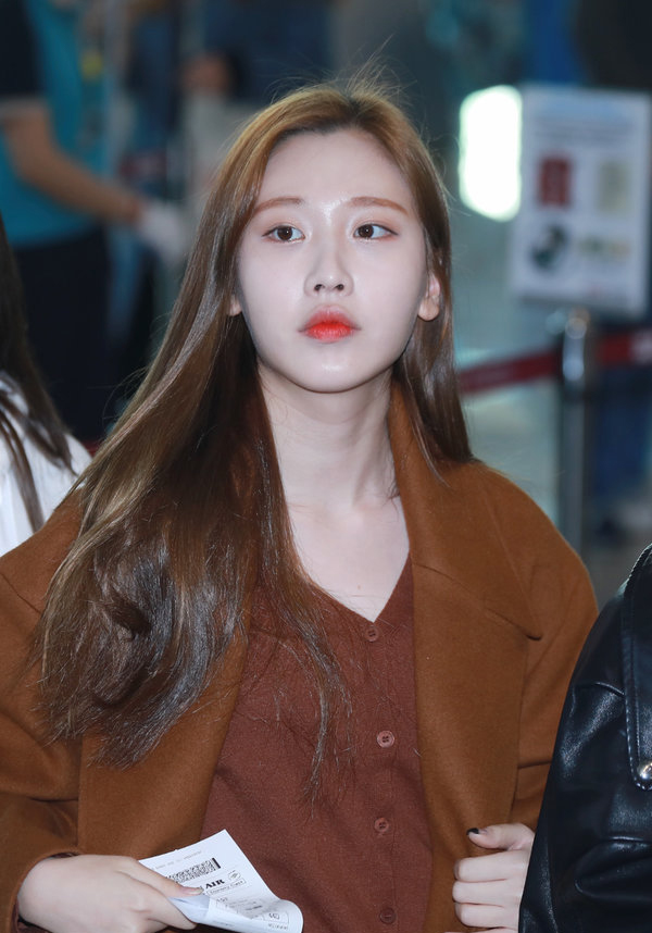 momoland成员肤白貌美 温柔比心宠粉一流