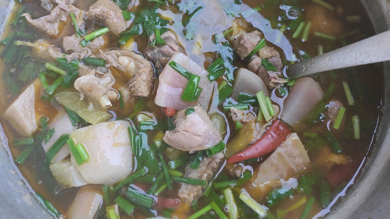 酸萝卜老鸭汤,肉美汤鲜,太适合冬天一家人吃了
