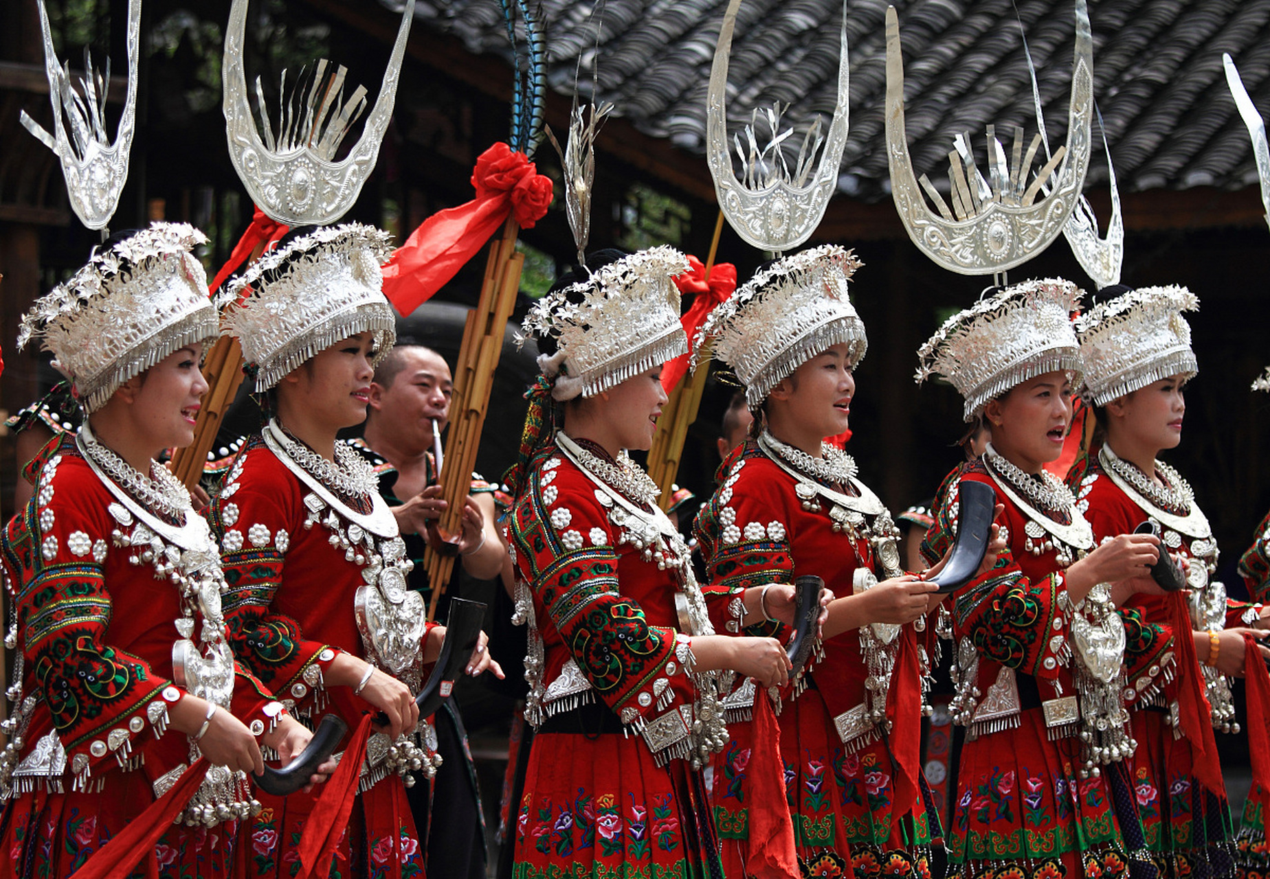 我听人说苗族分了什么红苗,白苗,花苗等等,有没有人知道贵州西江千户