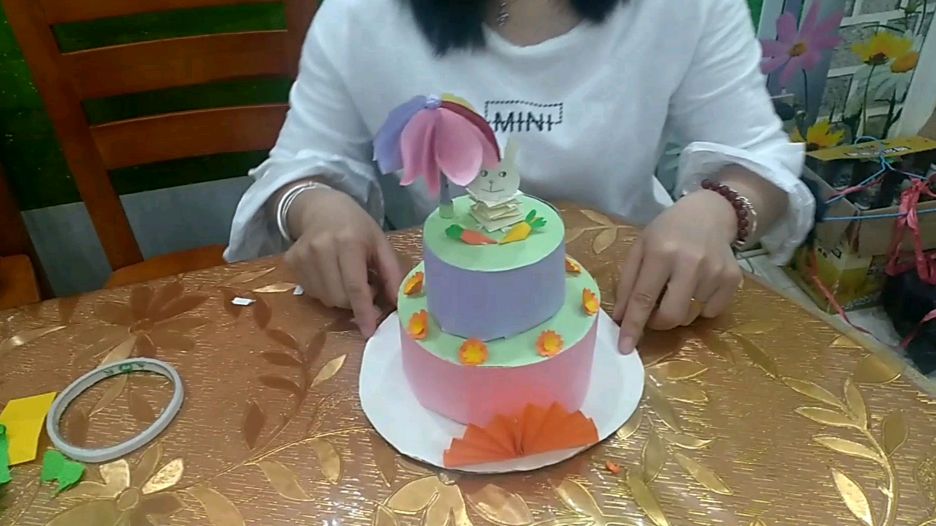 制作彩纸蛋糕简单又有意义,送朋友是最珍贵的生日礼物,来看看吧
