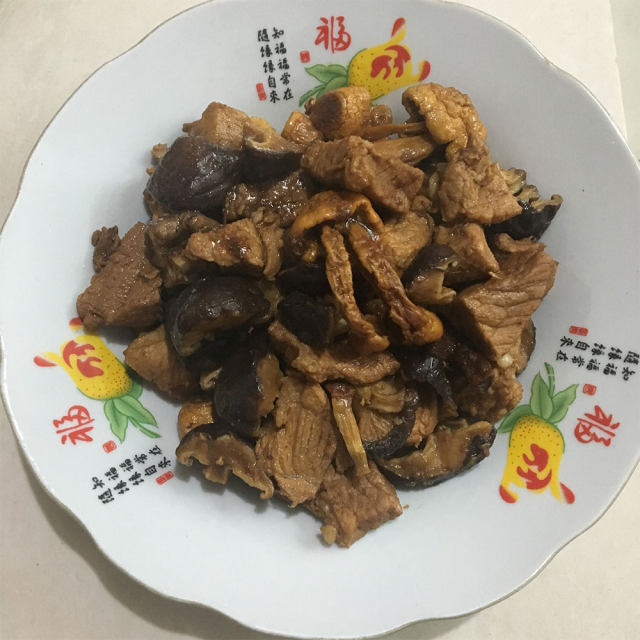 菌菇红烧肉,鲜香美味,非常的下饭!