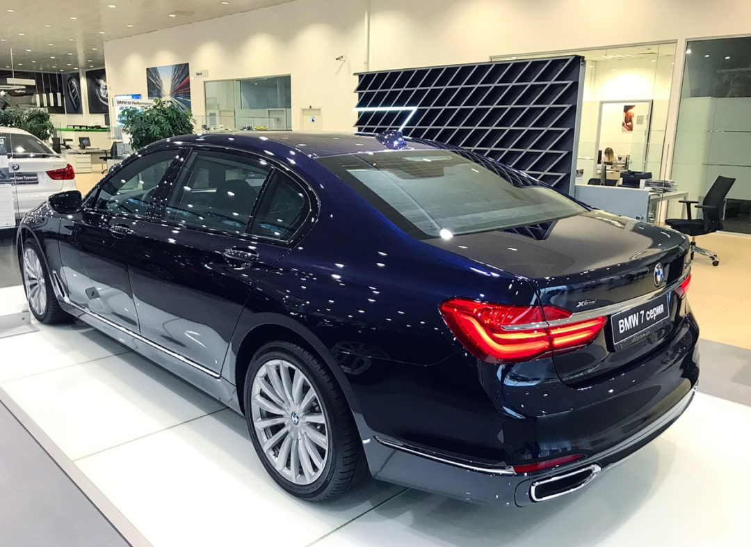 销量力压奔驰s级,宝马7系畅销的原因 宝马740li组图分享