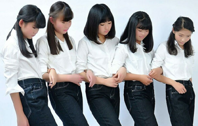 "小学生女团"想出道?家长花10万包装,作业太少还是家里有矿?
