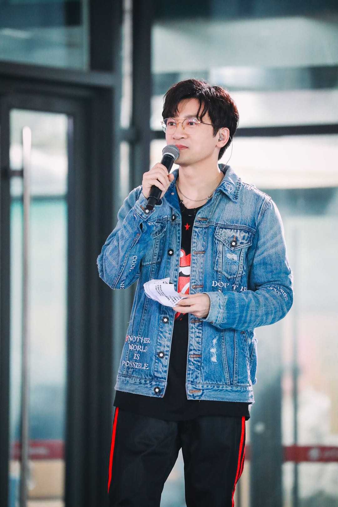 苏有朋《创造营2019》变活力"mc" 疯狂开启秀娃模式