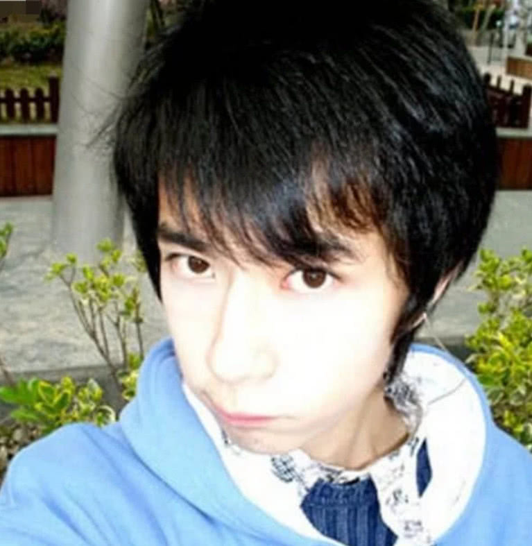 于朦胧"学生照"被疯传,非主流造型很亮眼,整没整容一目了然!