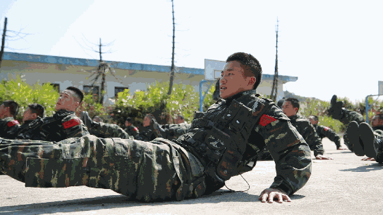 负重奔袭!一组动图带你感受武警