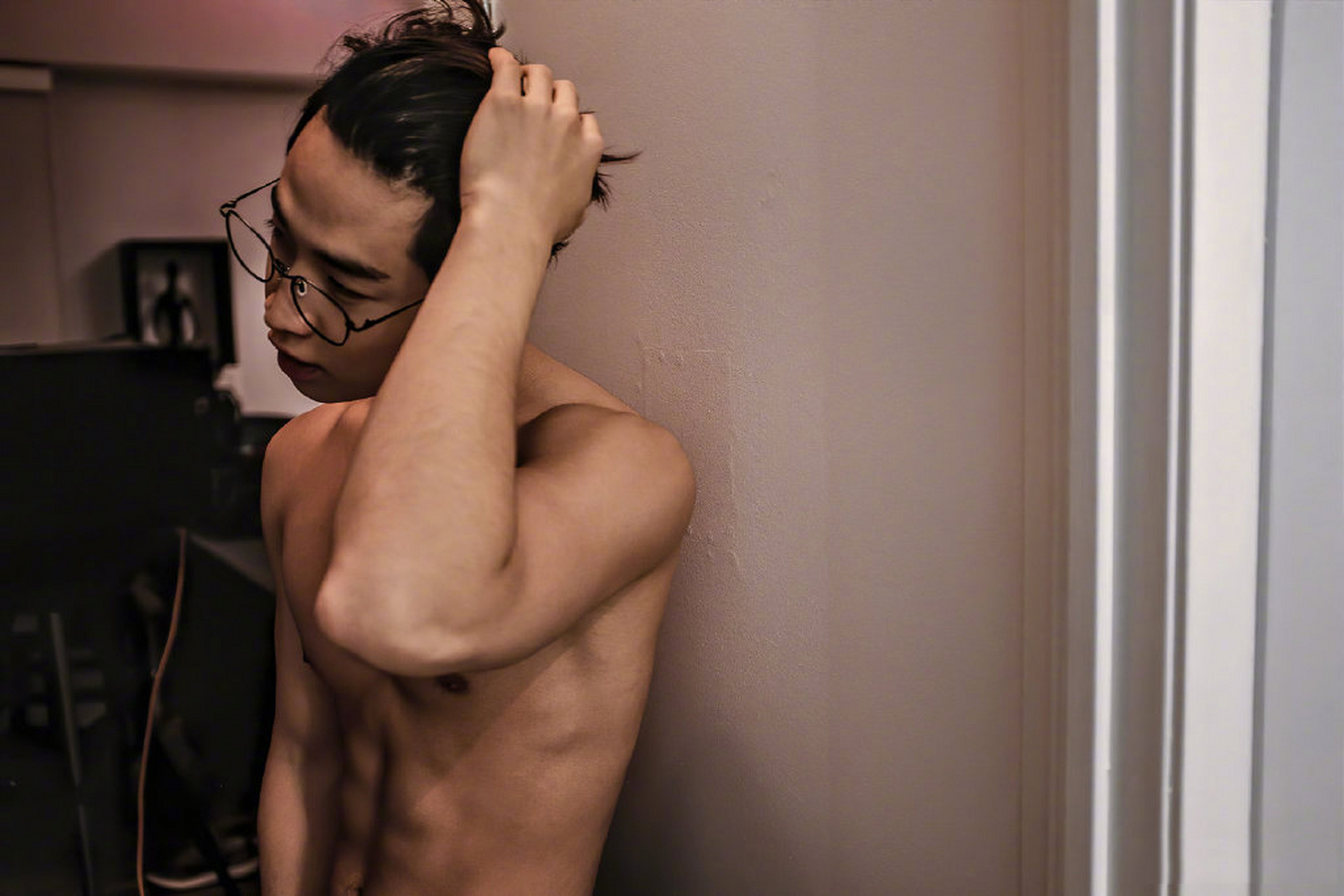 看看刘宪华的腹肌,这谁顶得住啊!