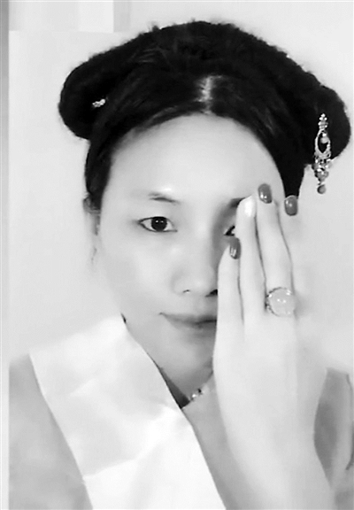 女子仿妆热播剧角色走红