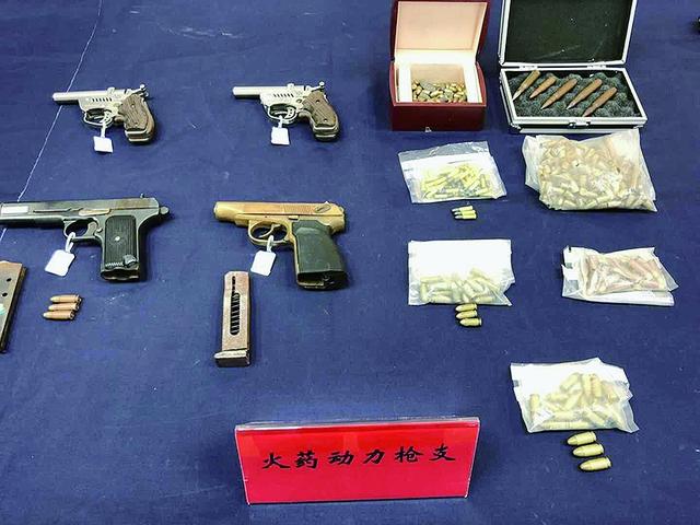 哈尔滨公安打掉网络贩枪团伙,缴枪42支,抓24人