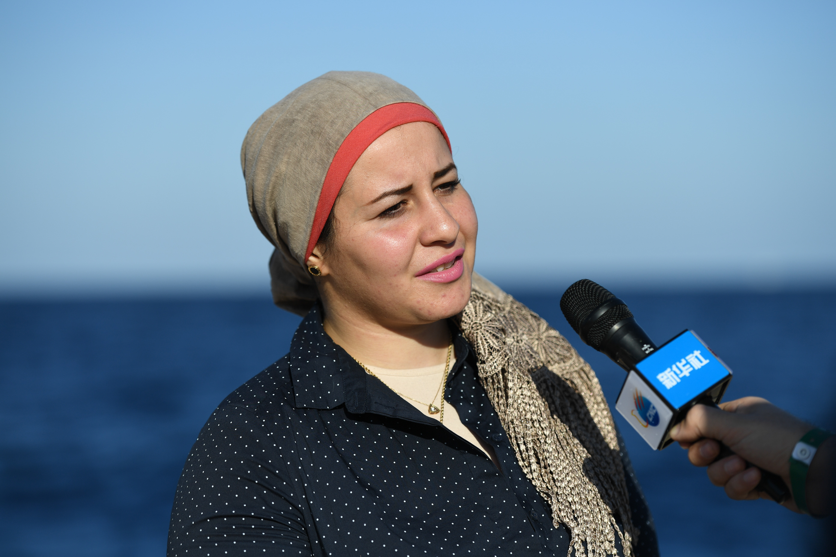 记埃及首位女性水下焊接工程师 2018年12月18日,在埃及胡尔加达