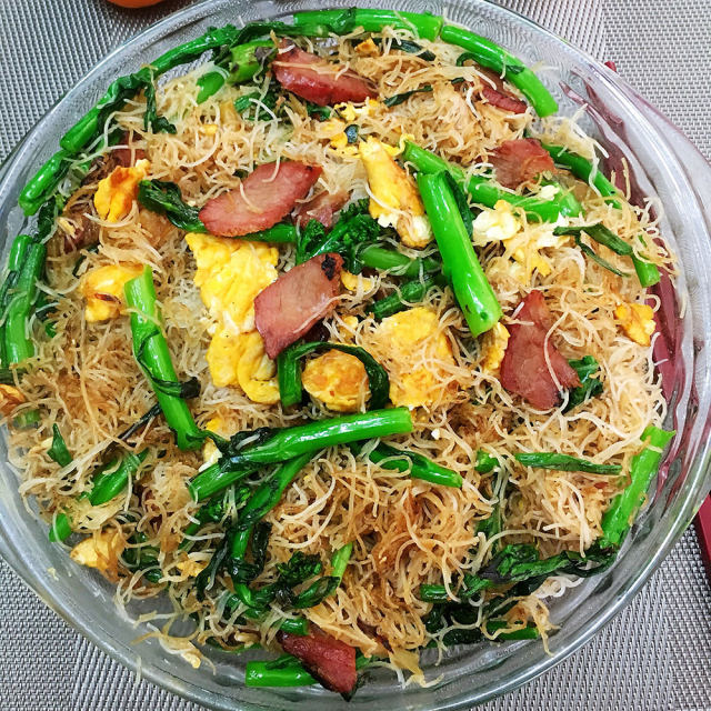 广式炒米粉,松散柔软又鲜香,一盘子都不够吃