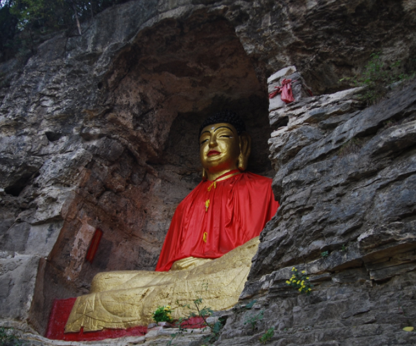 济南开元寺遗址有隋朝佛像,是济南八景之一