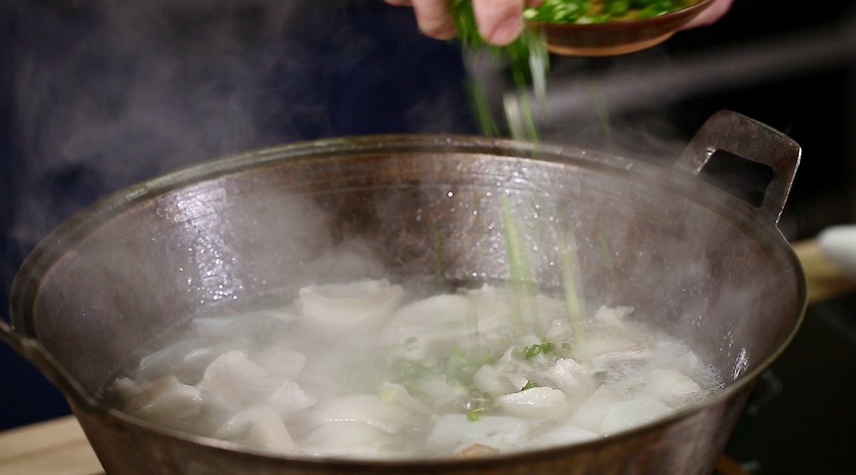 火哥的菜:川菜萝卜连锅汤,荤素搭配,加了这个汤汁好鲜美
