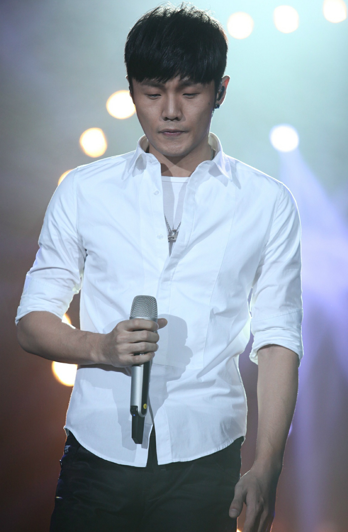 李荣浩的李白被禁了吗 揭秘心酸坎坷史 20岁遭遇重大车祸差点没命