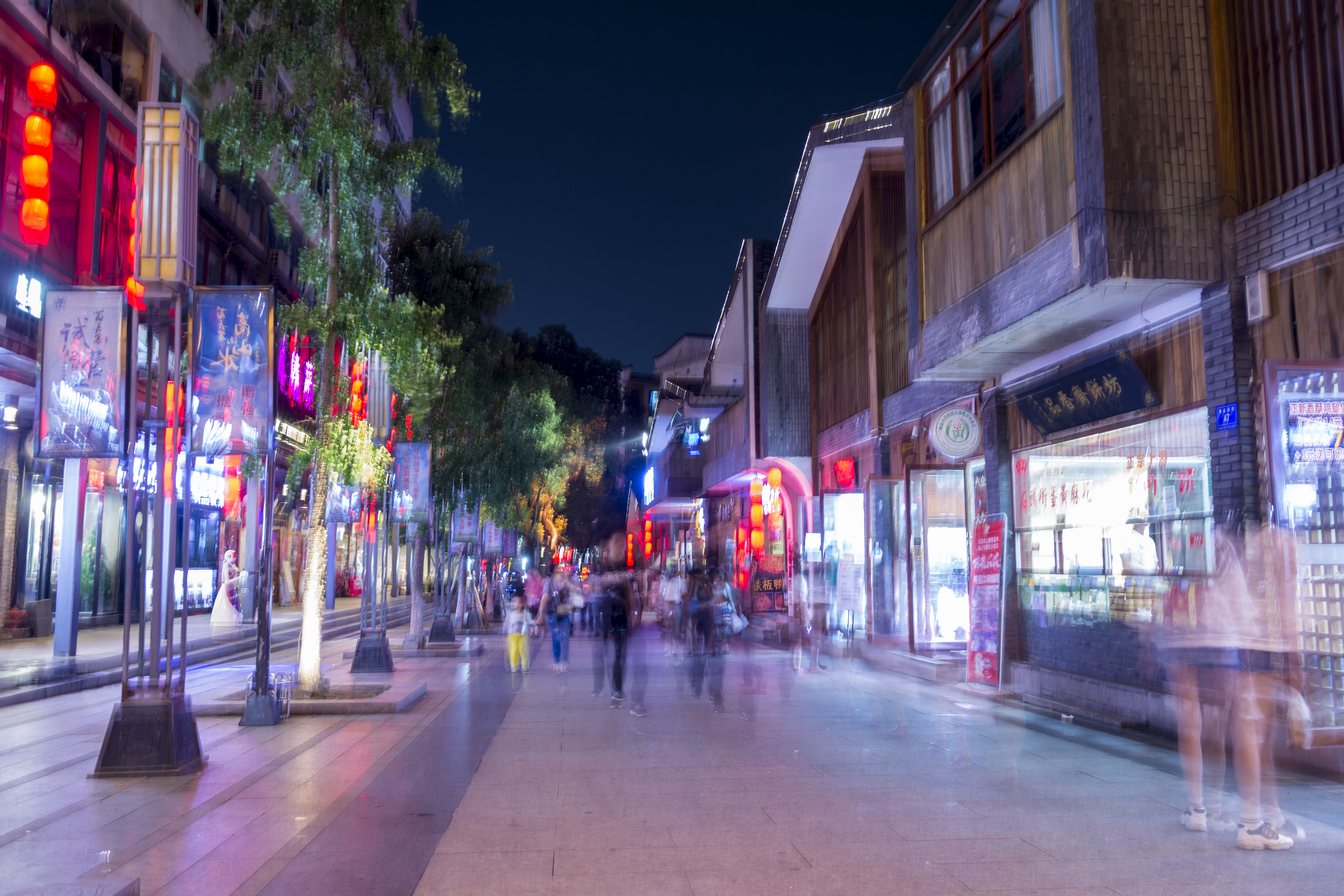 南昌最值得打卡的景点,也是夜景最美与美食最多的地方,来过么?