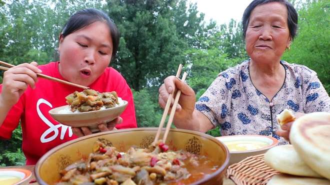 [图]茄子这样吃才够味！比红烧肉还馋人，又香又辣，奶奶算是吃过瘾了