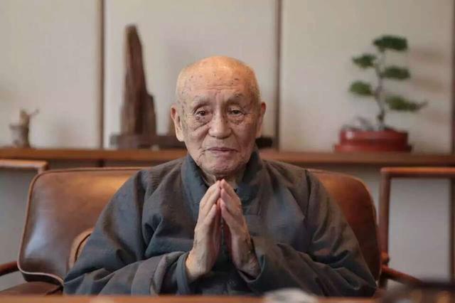 一代佛教高僧,曾身陷囹圄33年后弘法一生,圆寂时万人挤满五台山