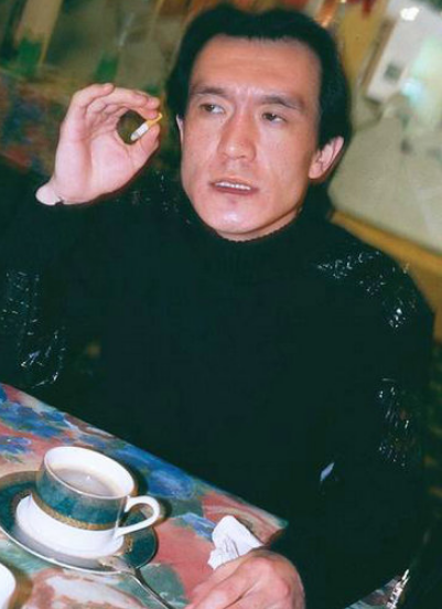 【央视"名嘴"李咏离世,回顾生前照片,年轻时也曾帅过】 2018年10月29