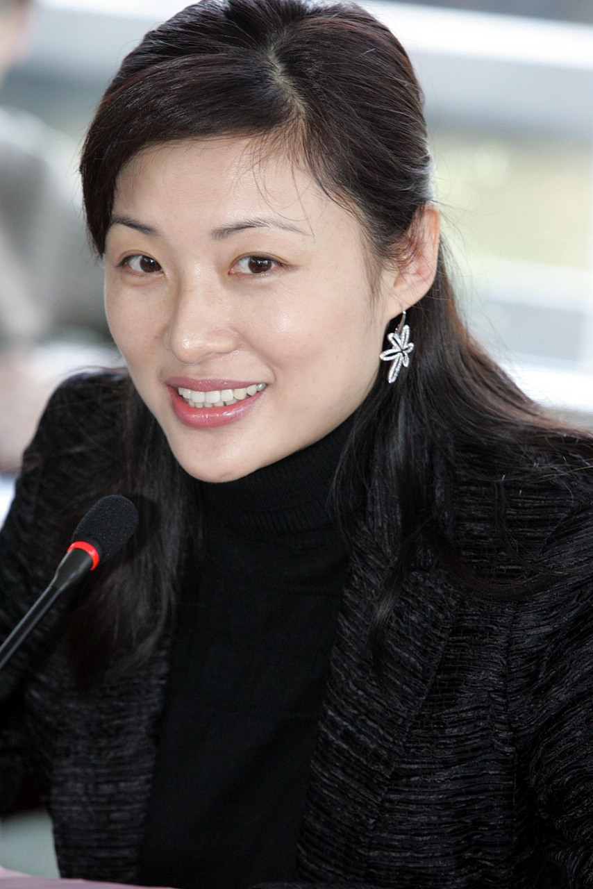 2002年,央视的第一个妹妹周涛和姚科结束了他们12年的婚姻.