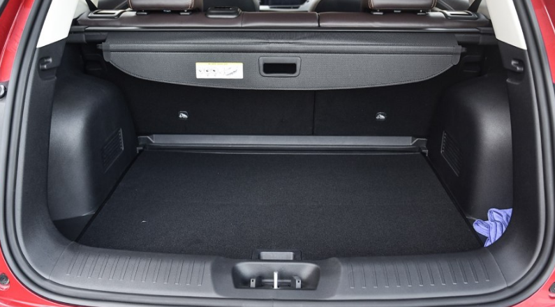 后备箱:不是特别大,但是能满足日常的生活需求