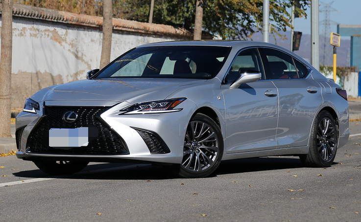 雷克萨斯es 2018款 260 f sport版,独特的设计,很有运动感