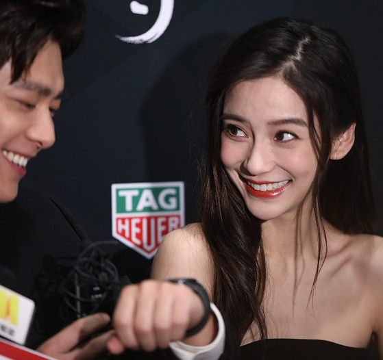 2019年1月7日,北京,杨颖,李易峰出席某品牌活动.