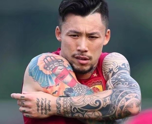 中国运动员纹身哪家强?李娜"穿心玫瑰"太抢眼,张继科的讲究!
