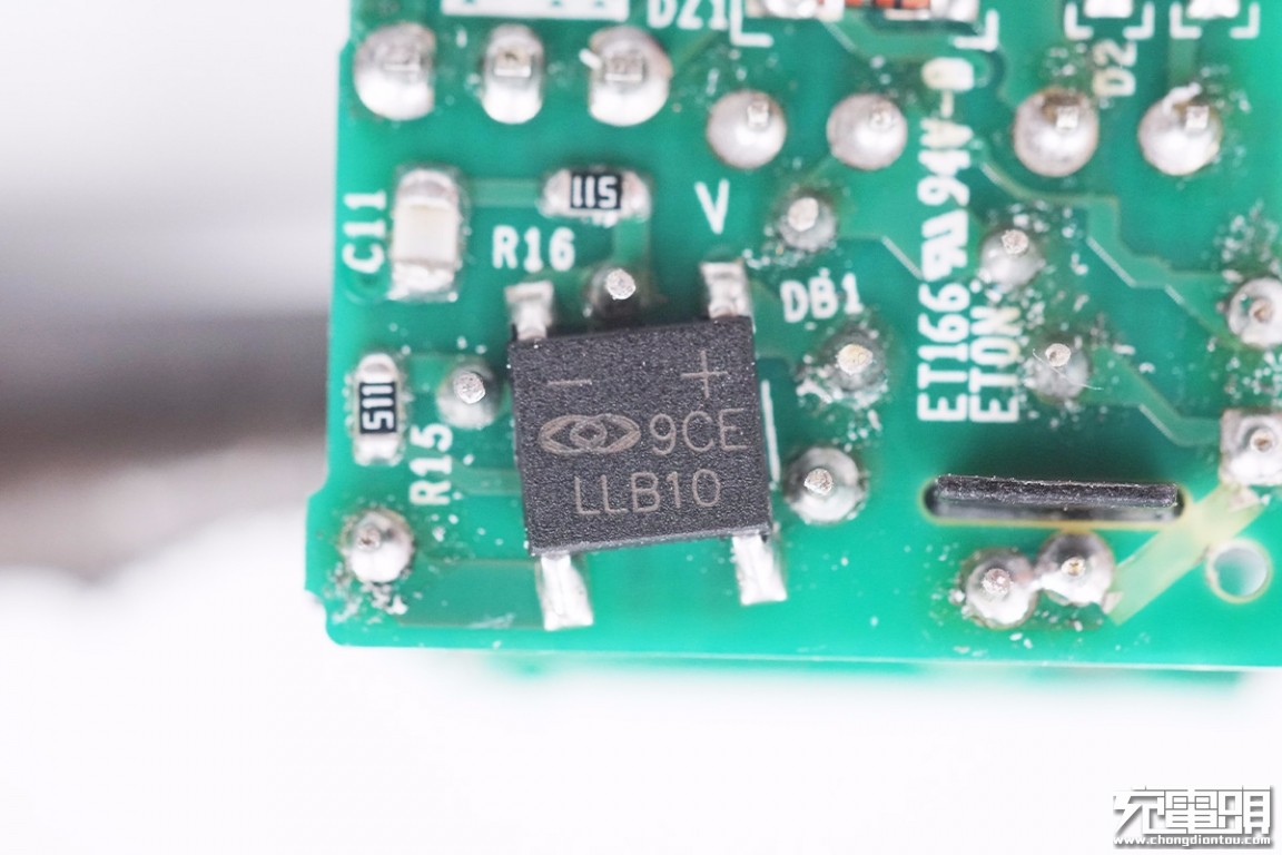 拆解报告:apple苹果新款iphone se原装5w充电器a1443