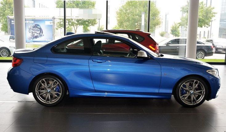 这款宝马-2系双门,独特的造型设计,总体比例非常协调!