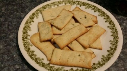 用平底锅做美食饼干!孩子放学的小点心,1碗面粉2个鸡蛋,好吃!