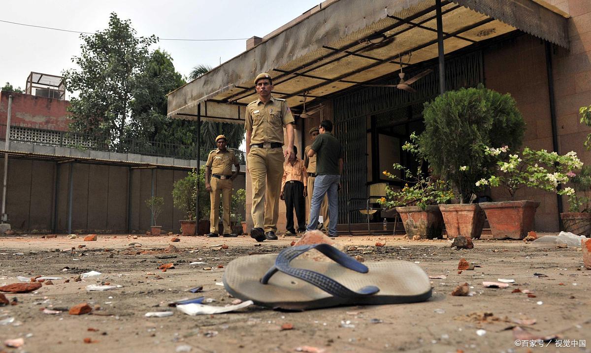 人数多到爆!揭秘印度最拥挤的监狱!