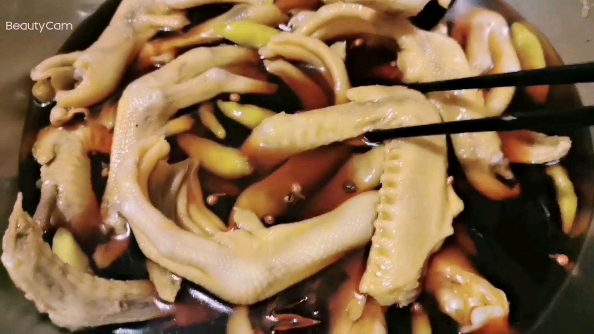 秘制泡椒鸭爪和鸭翅,让人吃得根本停不下来