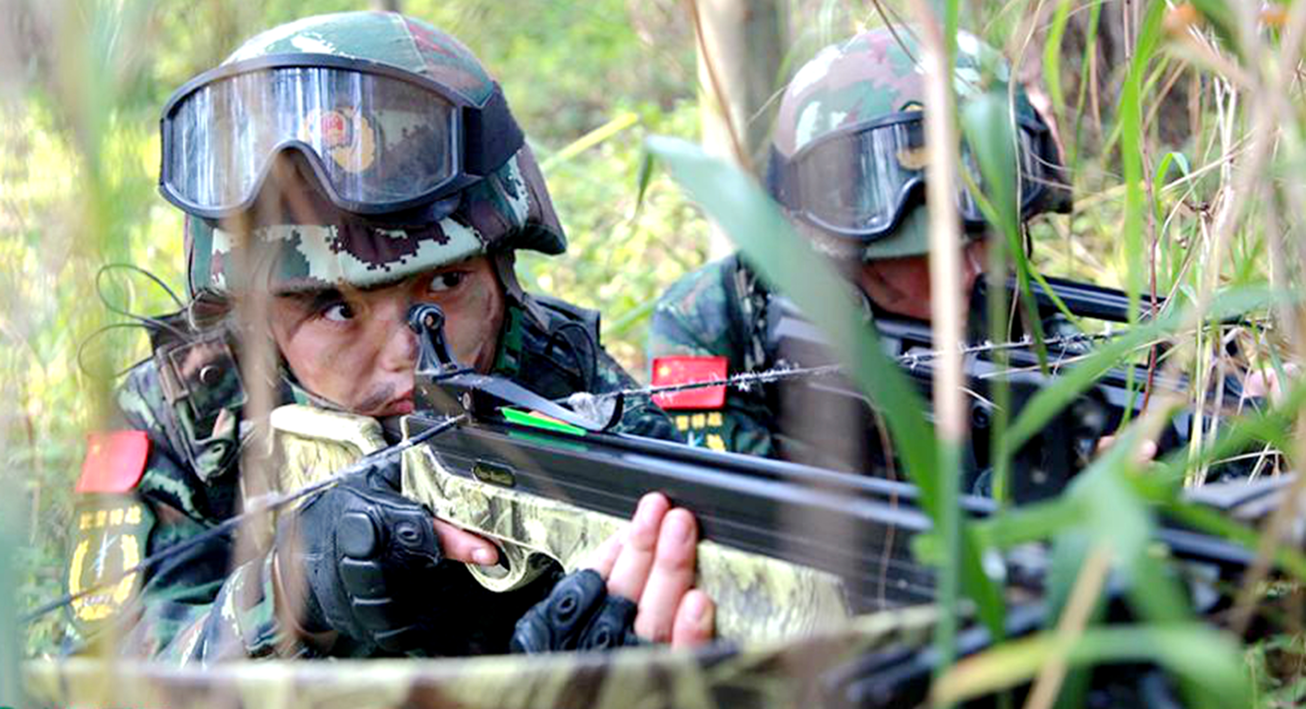 中国特种兵用的这款冷兵器价格比枪还贵,是近战潜入时的最佳选择