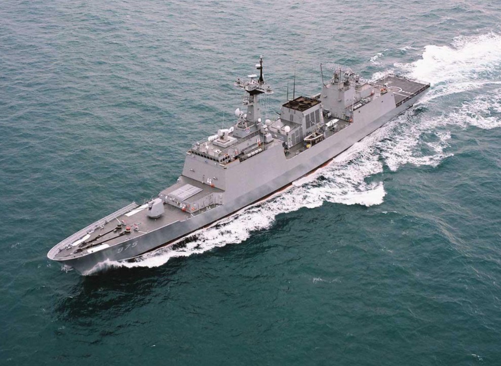 kdx-2驱逐舰首舰服役时间是2003年,排水量达到了5500吨,航速可达30节