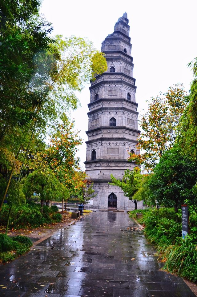 雨中的江阴兴国公园