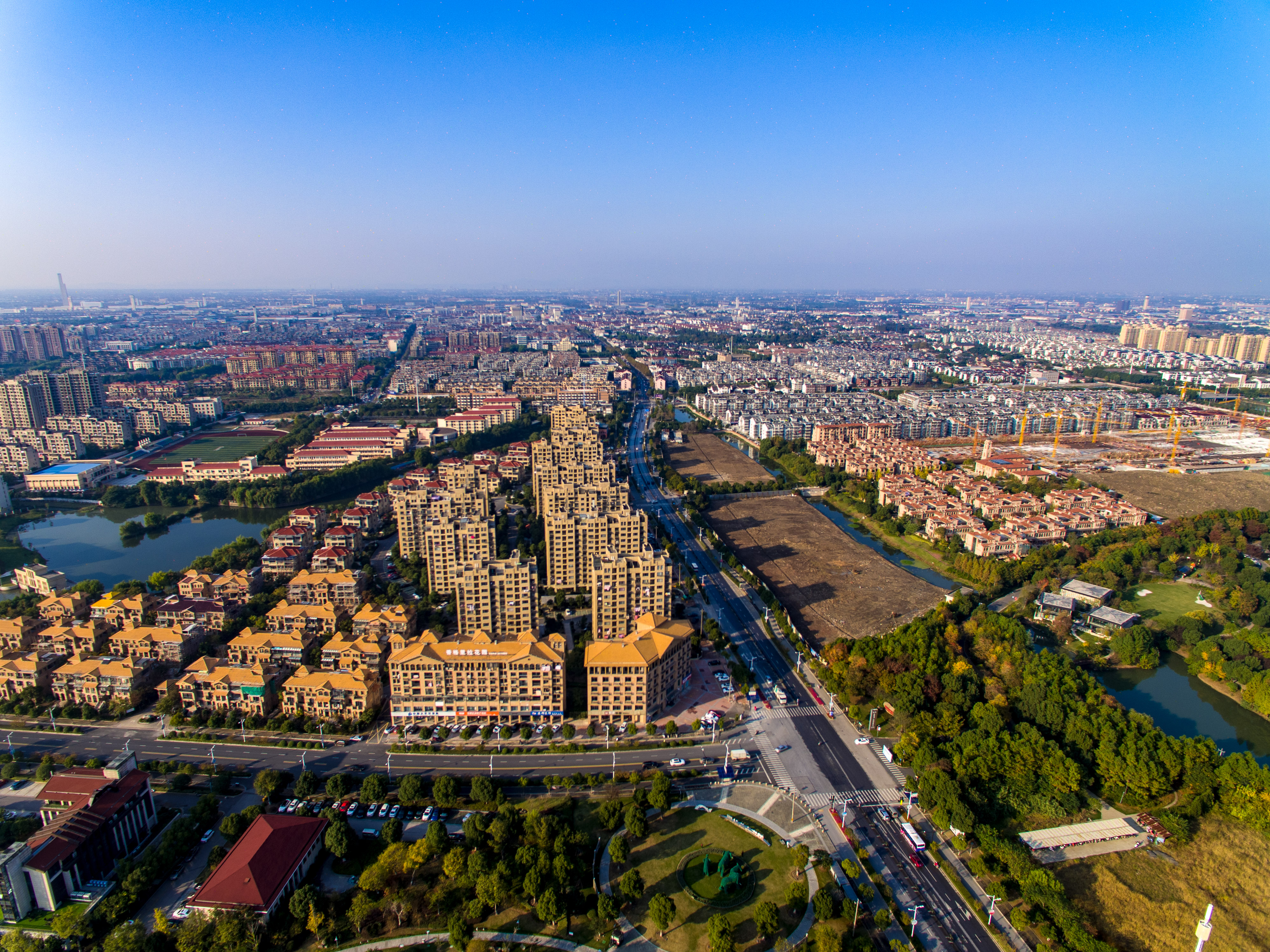 游江南之大疆精灵4航拍图,是否需要升级无人机