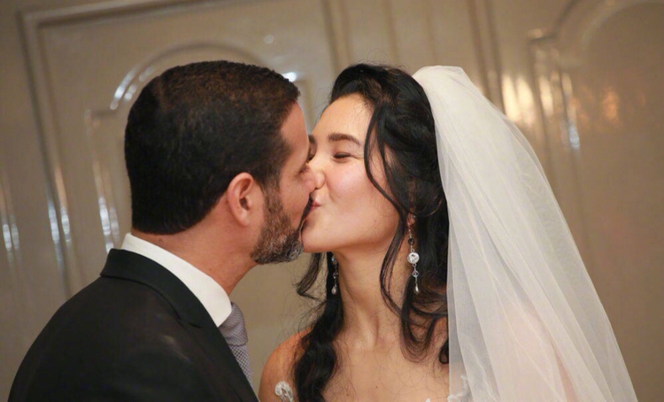 郑佩佩女儿原子鏸与男友举行婚礼,朱茵陈法蓉张晋蔡少芬到场祝贺