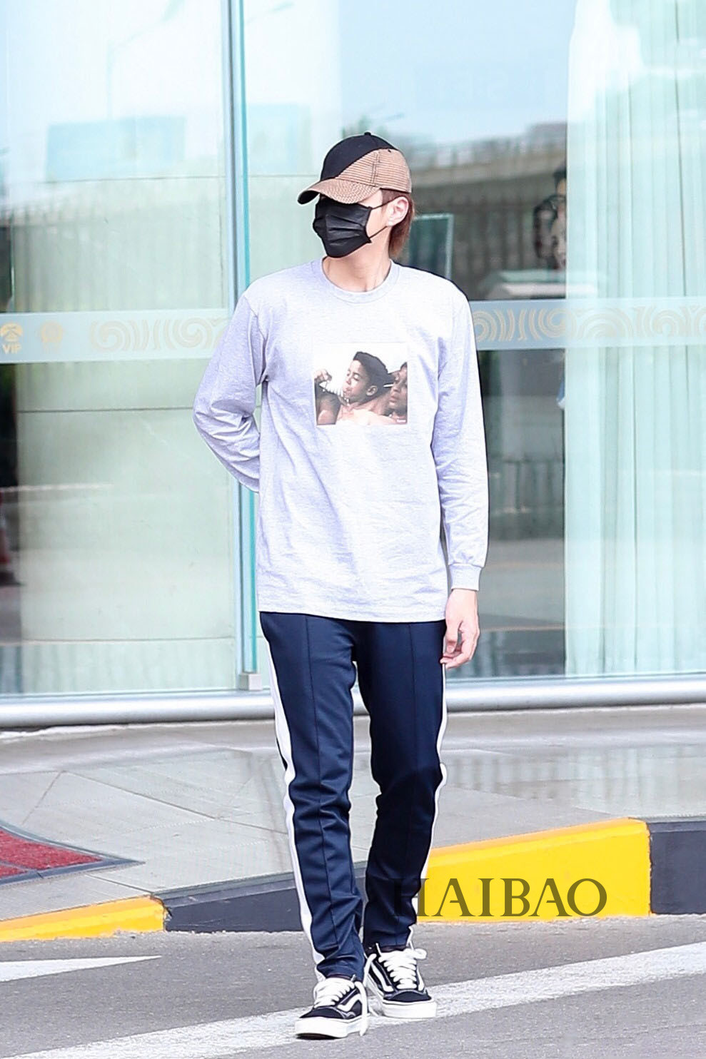 "2018海报街拍instar"候选人吴亦凡的全年街拍合辑:随性舒适,主打美式